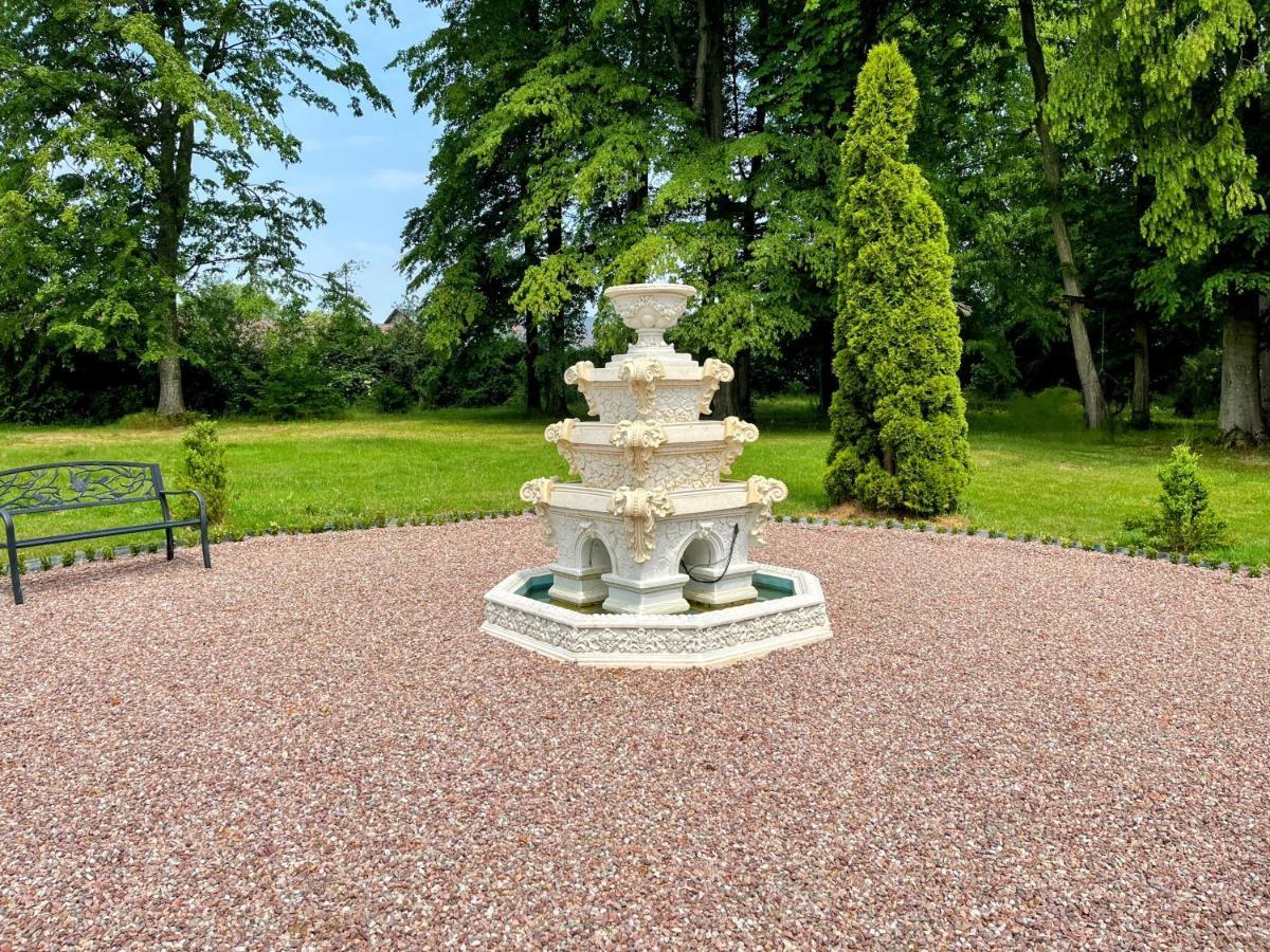 Chateau De Moliens Luaran gambar